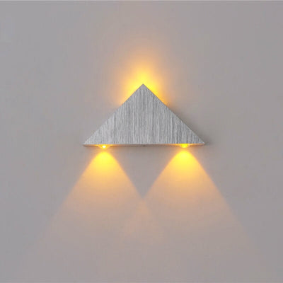 مصباح حائط LED مثلثي حديث مصنوع من الألومنيوم 