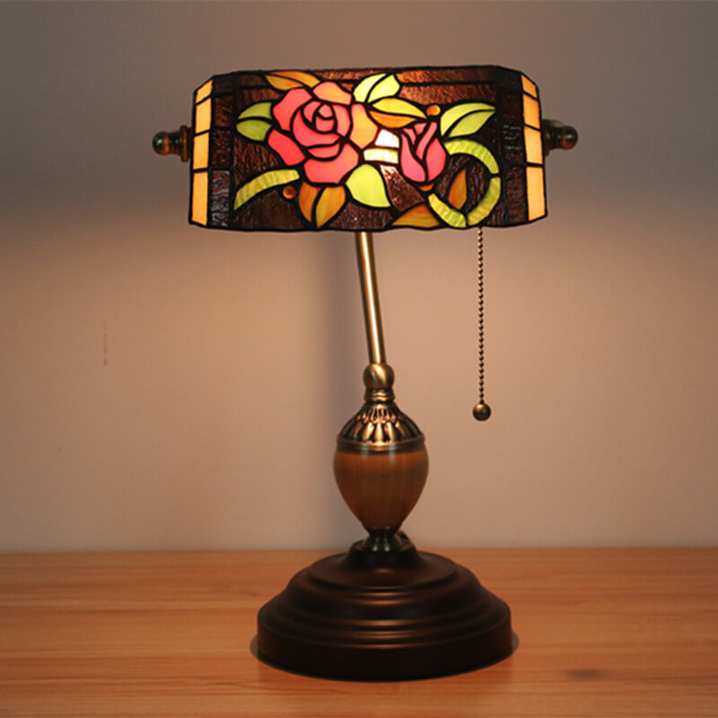 Europäische Tiffany-Blumen-Glas 1-Licht Banker Tischlampe 
