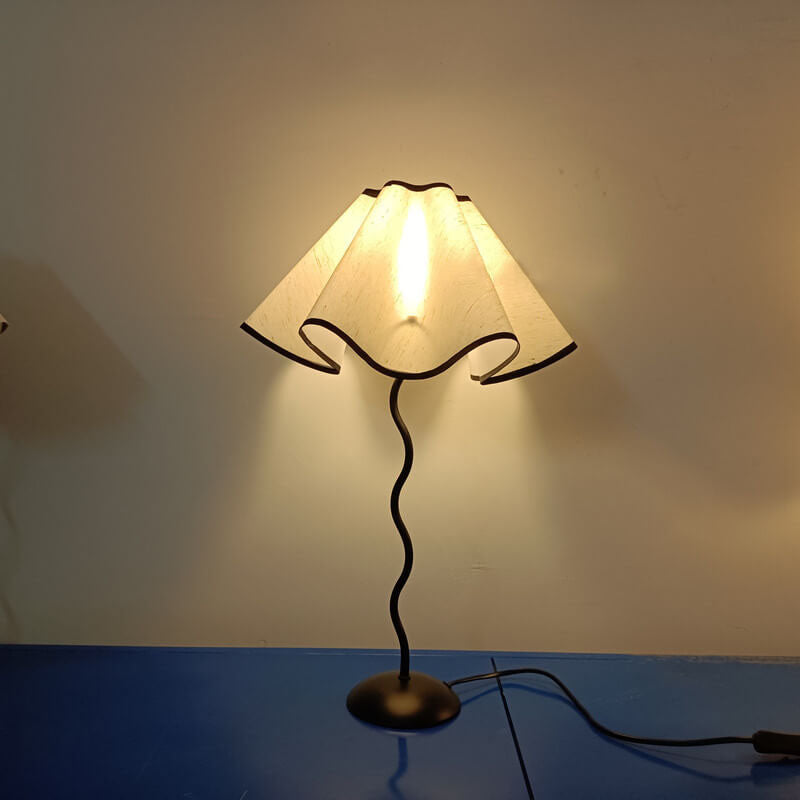 Modern Fabric Petal Flower 1-Light Table Lamp