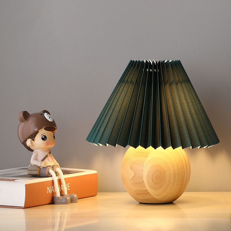 Zeitgenössische skandinavische Tischlampe mit massivem Holzfuß und PVC-Lampenschirm, 1-Licht für Schlafzimmer 