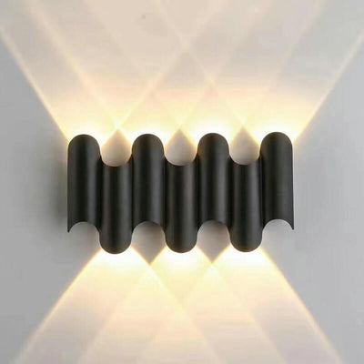 مصباح حائط مقاوم للماء LED بتصميم عمود منحني بسيط وإبداعي للاستخدام الخارجي 