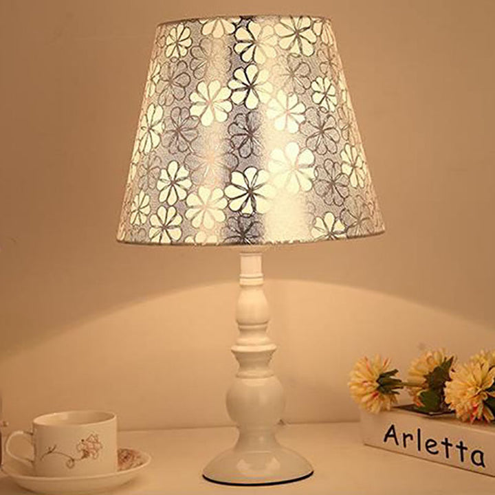 Moderner einfacher Blumenstoff Eisenvasensockel 1-Licht Tischlampe 