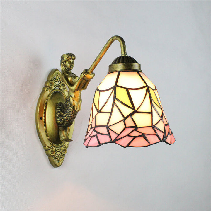 Vintage Tiffany Mediterrane Wandlampe mit einem konischen Buntglas-Licht 