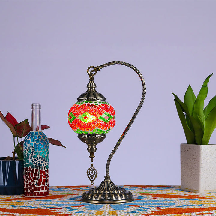 Lampe de table vintage en fer et verre Tiffany européenne à 1 lumière 