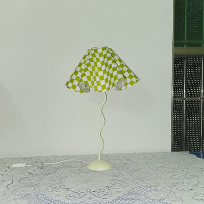Modern Fabric Petal Flower 1-Light Table Lamp
