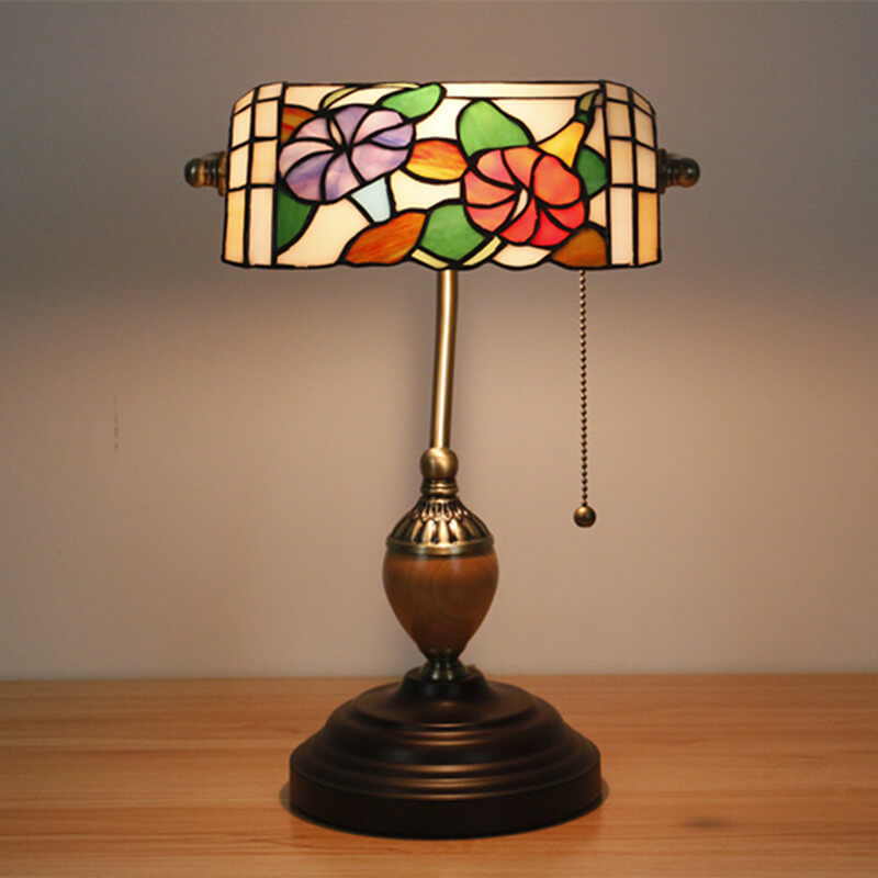 Europäische Tiffany-Blumen-Glas 1-Licht Banker Tischlampe 