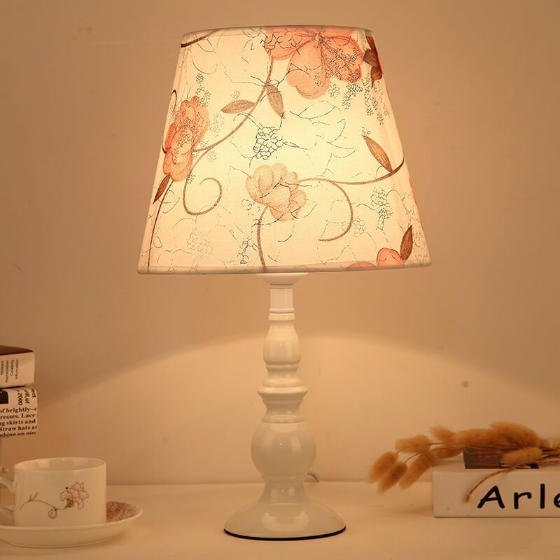 Moderner einfacher Blumenstoff Eisenvasensockel 1-Licht Tischlampe 
