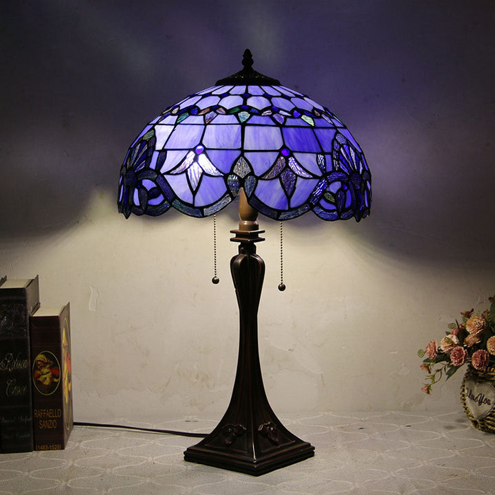 Traditionelle 2-flammige Tiffany-Tischlampe aus Buntglas mit konischem Zugschalter für das Schlafzimmer 