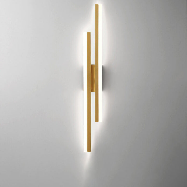 Moderne minimalistische Linien LED-Wandleuchte aus Eisen-Acryl 