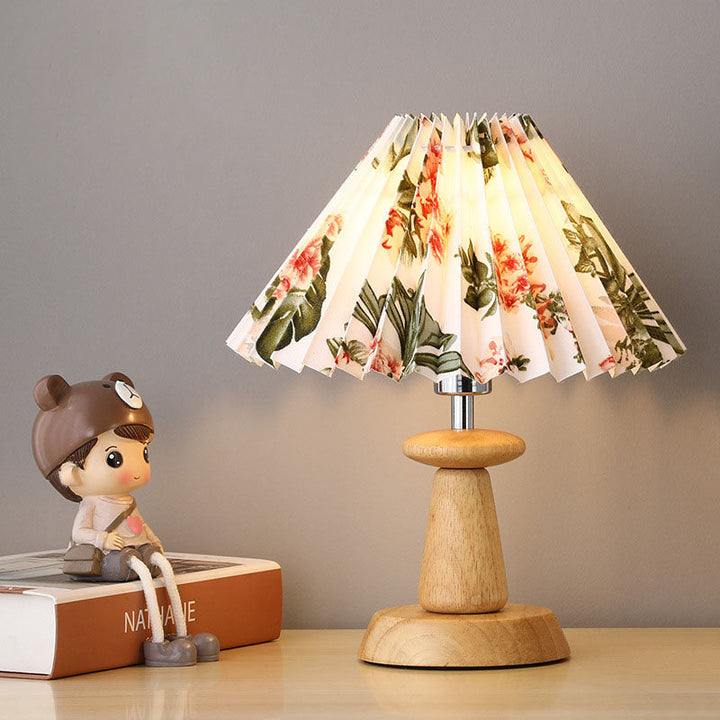 Zeitgenössische skandinavische Tischlampe mit massivem Holzfuß und PVC-Lampenschirm, 1-Licht für Schlafzimmer 