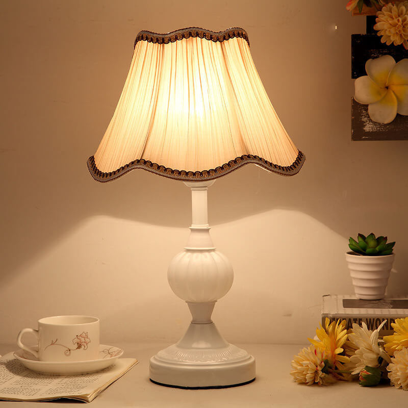 Nordic Vintage Floral Glass Fabric 1-Light Table Lamp