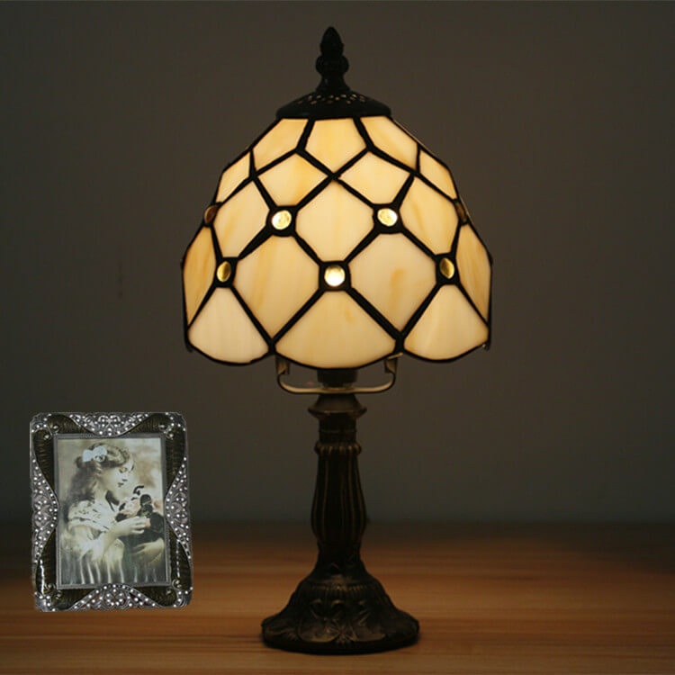 Lámpara de mesa Tiffany tradicional redonda de aleación y vidrio con pantalla cónica tipo domo de 1 luz para dormitorio 