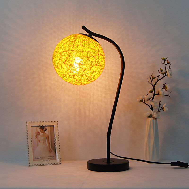 Europäischer rustikaler Stil Creative Twine Rattan Ball 1-Licht Tischlampe