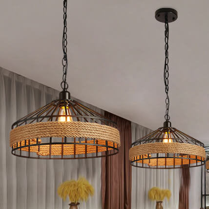 Suspension à un luminaire en dôme avec corde de sisal 